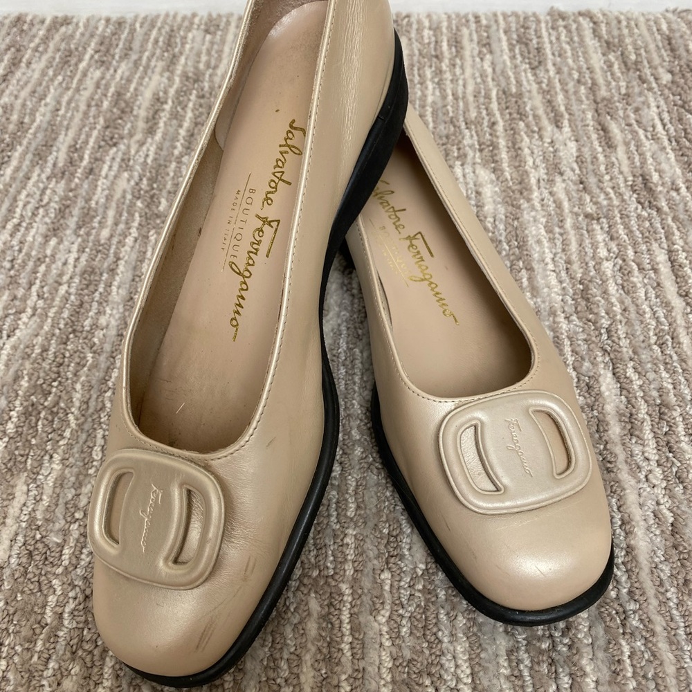 Salvatore Ferragamo Cream Loafers Size 5 1/2